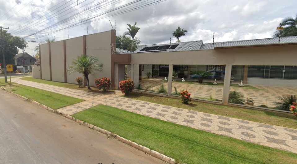 001 - casas / imóvel c/ 1.000m² (348,78m² const) av das siriemas, centro, nova mutum